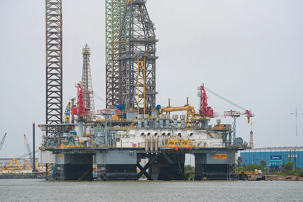 Semi-submersible drilling rig at a shipyard berth